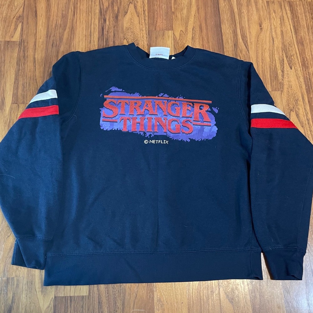 Stranger Things Netflix Sweatshirt Medium Navy Blue 8-Bit Logo Stripe Sleeve MD